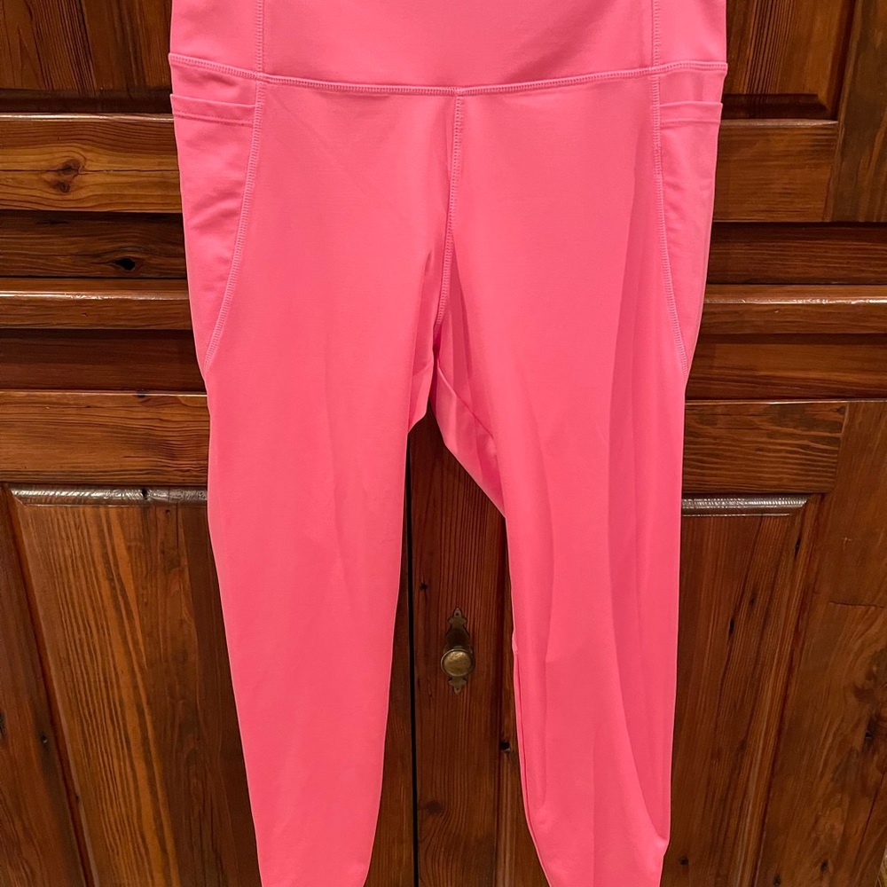 Crown & Ivy bright pink leggings. Never worn. Sz L